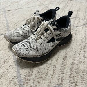 Women’s Brooks Revel 5